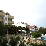 Uslu Hotel Royal Yachting מלון