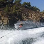 Uslu Hotel Royal Yachting מלון