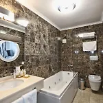Uslu Hotel Royal Yachting מלון *
